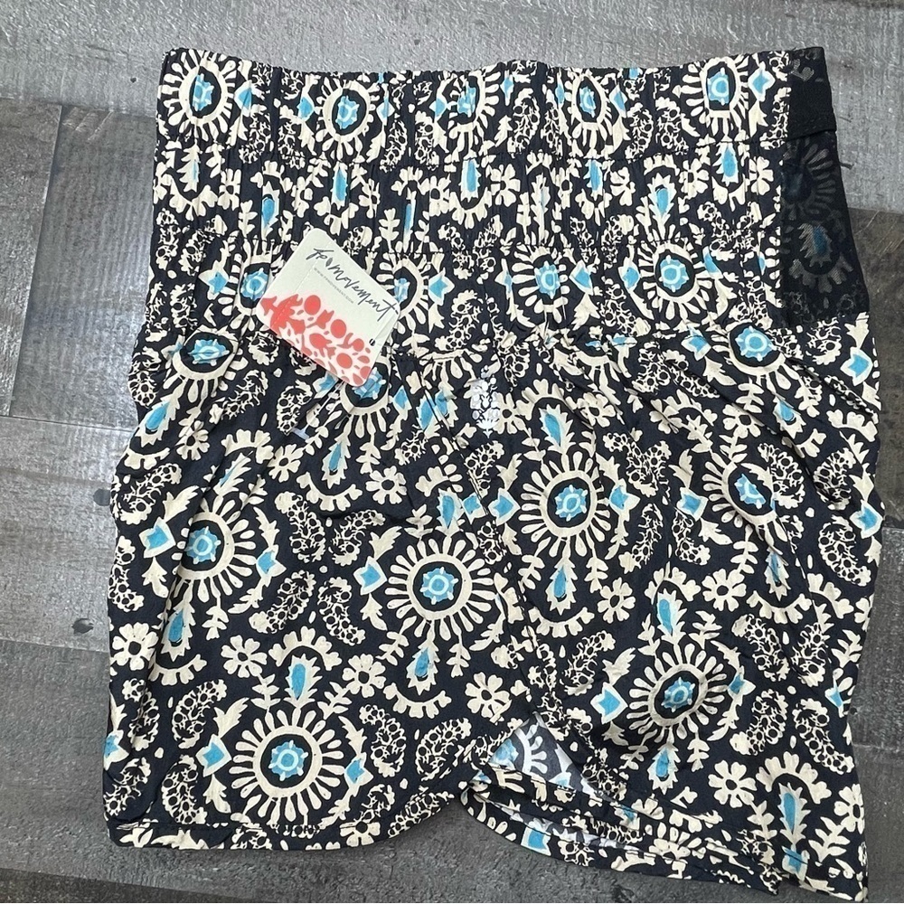 NWT FP Movement by Free People The Way Home Printed Short size Small - Picture 9 of 14